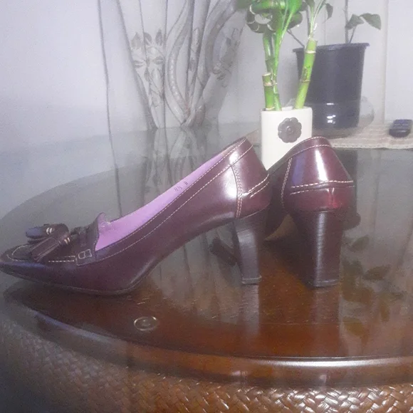 SALE #1: Coach pumps authentic size 8 1/2 with 3" heels - Picture 2 of 7